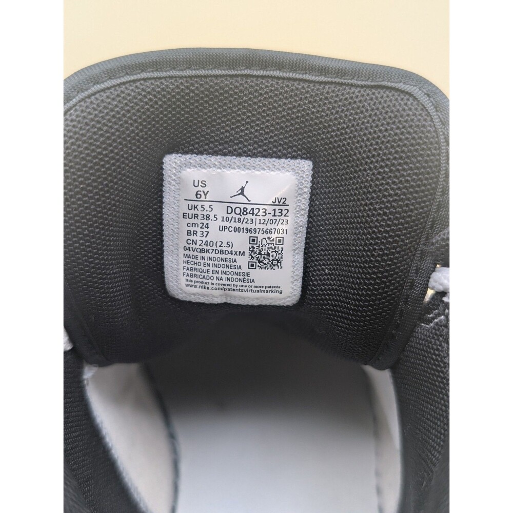 Nike Air Jordan 1 Mid GS Reverse Panda White Black DQ8423-132 Size 6Y Women 7.5 - Picture 10 of 14